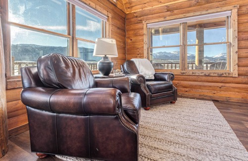 Twin Lakes House | Newly Built Luxury Log Home