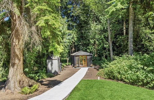 West Lake Stevens House | NEWLY BUILT Luxury Modern Home w/Spa & Sauna on 2.3 acres