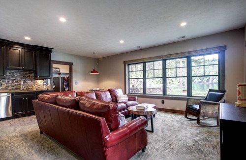 Mayfield House | Newly Built Luxury Lakefront Lodge With Sandy Beach,Kayak/SUPs, Dock