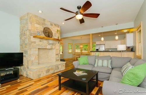 Asheville House | Newly Built Mountain Cabin With Views, Privacy And 10 Min. From Downtown!