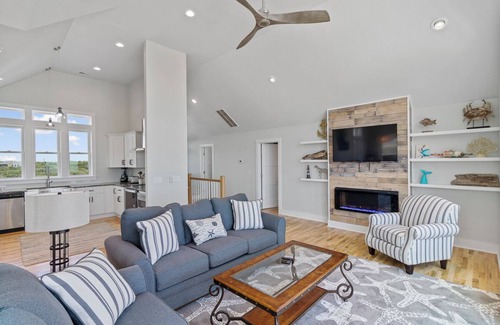 Corolla House | Newly built oceanside home situated among the dunes and wild horses in Carova!