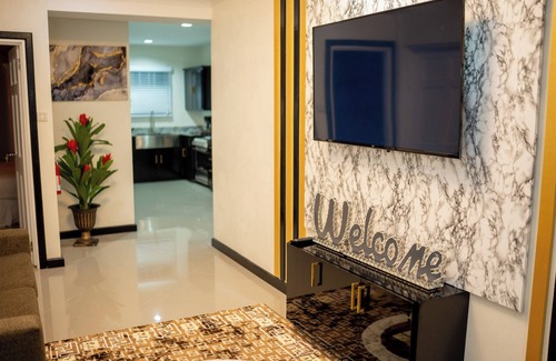 Dauphin Apartment | NEWLY BUILT ROMANTIC ESCAPPE LUXURY SUITE