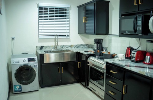 Dauphin Apartment | NEWLY BUILT ROMANTIC ESCAPPE LUXURY SUITE