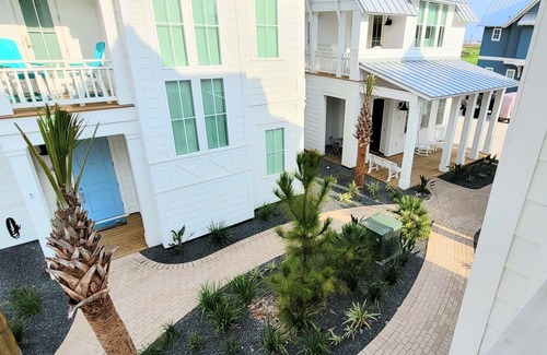 Port Aransas Cabin | Newly built serene island home w/shared pool, golf on-site, & beach access