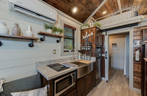 Caldwell House | Newly Built Tiny House Near College Station and Round Top Area