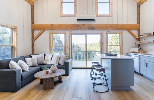 South Londonderry Cabin | Newly built Vermont secluded cabin retreat with AC and brand new Hot Tub!