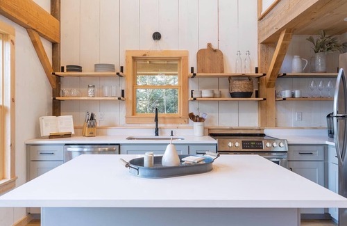 South Londonderry Cabin | Newly built Vermont secluded cabin retreat with AC and brand new Hot Tub!