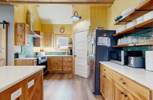Neskowin House | Newly constructed home with firepit & large deck - walk to the beach & golf