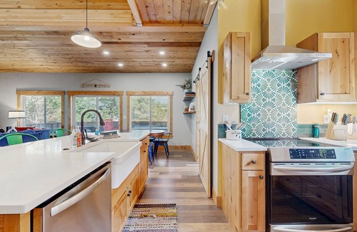 Neskowin House | Newly constructed home with firepit & large deck - walk to the beach & golf