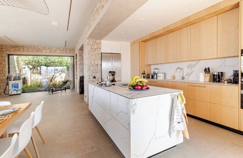 Kilada Villa | Newly constructed Luxurious Family Villa with Infinity Sunset & Tennis court!