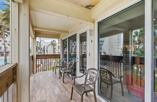 South Padre Island House | Newly decorated condo in beautiful beachfront resort