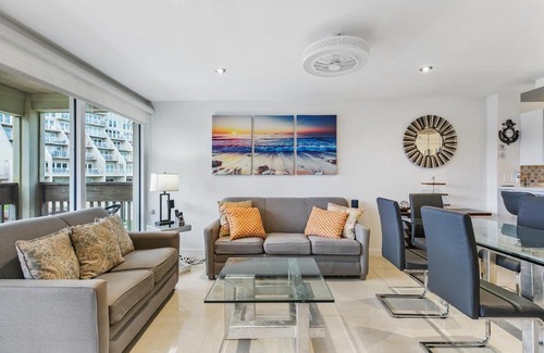 South Padre Island House | Newly decorated condo in beautiful beachfront resort