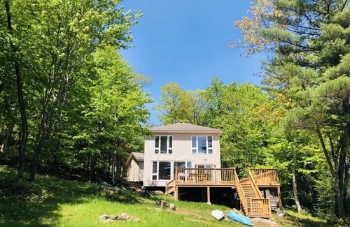Seguin Cottage | Newly designed beautiful cottage by the water on Parry Sound