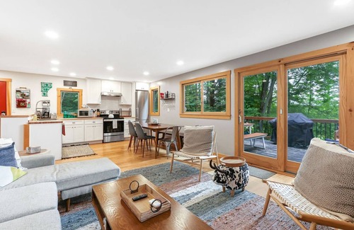 Rawsonville Ski Chalet | Newly Designed Chalet w/Views, Minutes to Stratton