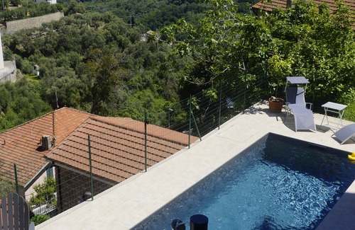 Pietrabruna House | Newly extended cottage in historic centre with sea view
