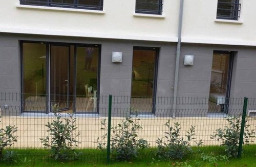 Saint-Cyr-l'Ecole Apartment | Newly furnished and ideally located between Versailles St Quentin en Yvelines