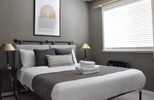Regional District of Nanaimo House | Newly Furnished 4 BD home. Minutes to the ocean