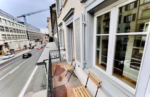 St. Gallen Apartment | Newly furnished beautiful old building apartment in the center with Apple TV O1