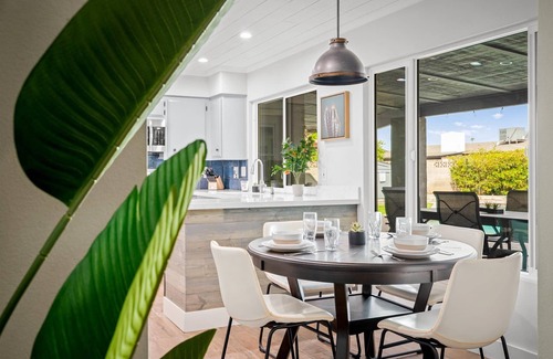 Glendale House | Newly Furnished | Sparkling pool | Sleeps 9