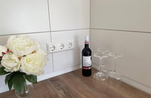 Hoppegarten Apartment | Newly furnished studio in close proximity to the city of Berlin.