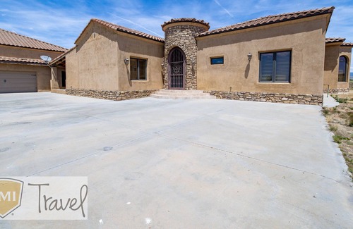 Prescott Valley House | *Newly Listed *Luxurious Countryside Palazzo *Amazing Views *WIFI *Fireplace *Perfect for Families