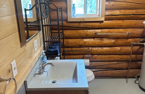 Tok Cabin | Newly listed modern studio Cabin Near Downtown Tok