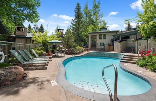 Snowmass Village Condo | Newly Listed! Easy Access To Snowmass Base Village Lifts, Shops, Dining. Gas FP, W/D, Pool, HT