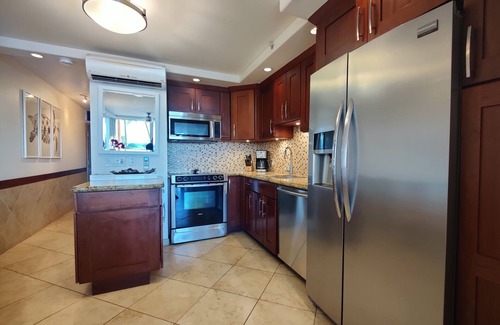 Kihei Condo | Newly Redecorated Ocean Front Condo