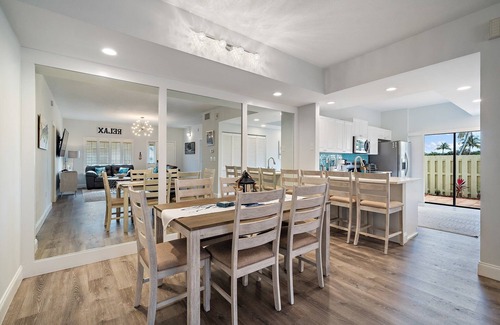 Bella Vista Condo | Newly Redone and furnished 2/2 condo that is walking distance to the beach