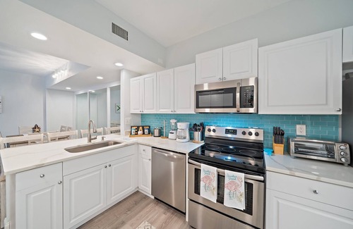 Bella Vista Condo | Newly Redone and furnished 2/2 condo that is walking distance to the beach