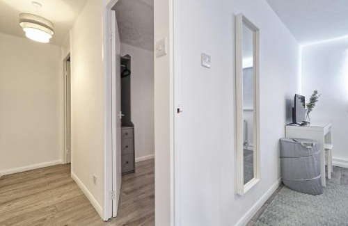 Basildon House | Newly Refurbished 3BR House Basildon, Garden, Netflix & Trisport Table