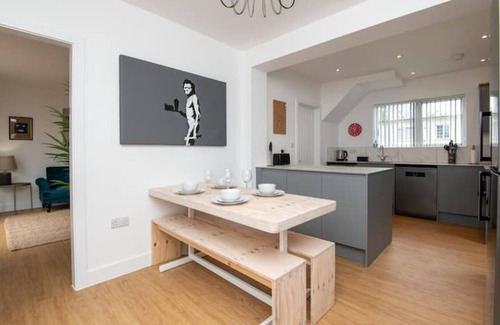 Severn Beach House | Newly Refurbished Gem | Perfect | Alexa | Sleeps 6