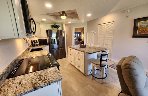 Lake Havasu City Condo | Newly REMODELED 1st floor condo, huge patio, perfect location