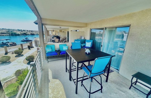 Lake Havasu City Condo | NEWLY REMODELED! 2bd, 2bath @Kingsview w.Beachfront View on the Channel