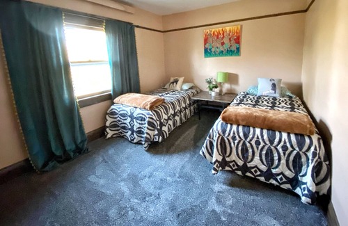 Ellendale House | Newly remodeled 100+year old 3 bed 2 bath house with original wood work.