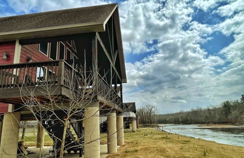 Doniphan Cabin | Newly Remodeled! 3-Bedroom Cabin on The Banks of The Current River in Doniphan