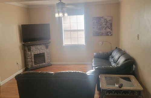 Midland City House | Newly remodeled. 5 mi to Dothan shopping. 3 mi to Dothan Airport.