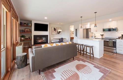Bend Condo | Newly remodeled by Bachelor, Community Hot Tubs & Pools