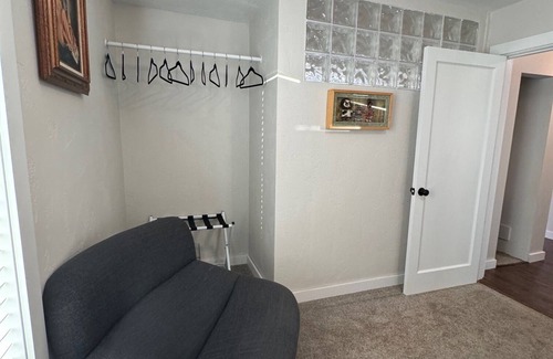 North Star House | Newly Remodeled Charming Cozy 3-bedroom house in Anchorage with WiFi