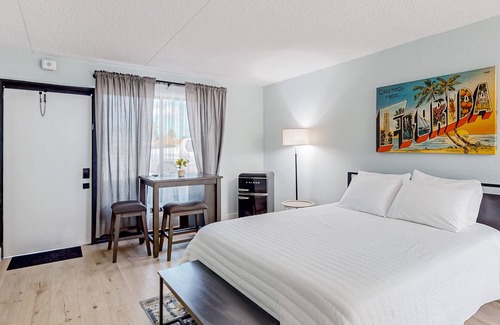 Isles of Capri Condo | Newly remodeled condo on Marco Island with grill & W/D access