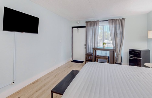 Isles of Capri Condo | Newly remodeled condo on Marco Island with grill & W/D access