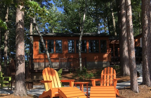 Mayfield Cabin | Newly Remodeled Luxury Lakefront Cabin w/ Sandy Beach, Kayak/SUP, Dock, Gameroom