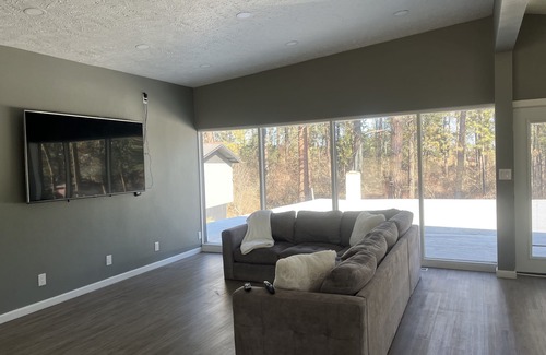 Thorpe Westwood House | Newly Remodeled Midcentury Home with room for the whole family!
