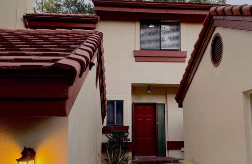 Palm Harbor House | Newly remodeled modern townhouse -15 minutes from Honeymoon Island.