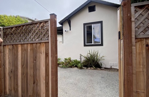 Monterey Cottage | Newly Remodeled Monterey Bay Oceanside Cottage
