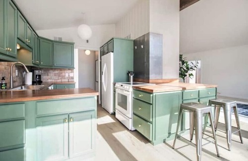 South Bend House | Newly remodeled ranch - less than 2 miles from Notre Dame