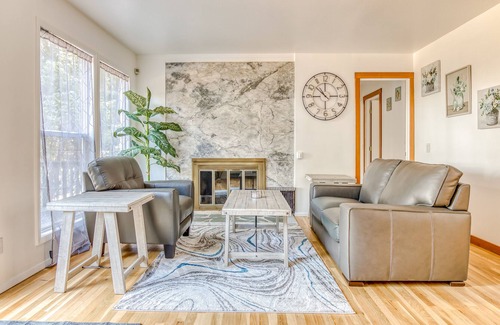 North Plains House | Newly remodeled secluded home with pool, large deck, WiFi, & washer/dryer