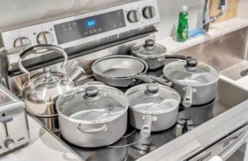 Silver Creek House | Newly Remodeled Spacious 5-bedroom house in SJ with FREE/WIFI/LAUNDRY/PARKINGS