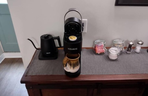 Astoria Apartment | Newly remodeled stylish apartment with king bed, close to downtown, river, shops
