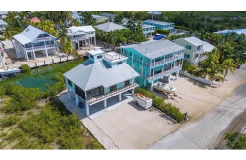 Cutthroat Harbor Estates House | Newly Remodeled Beautiful 3 Bedroom 2 Bath Canal Front Home